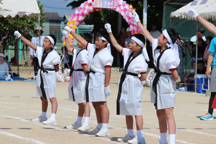 赤組・白組に分かれての応援合戦