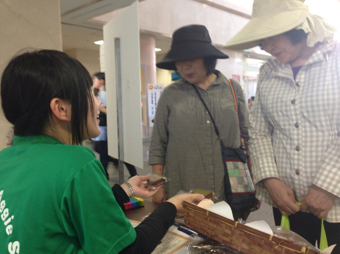 農学部内で採取された野菜販売