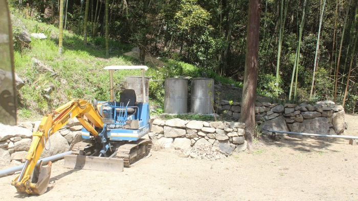 裏山から庭の石垣の整備