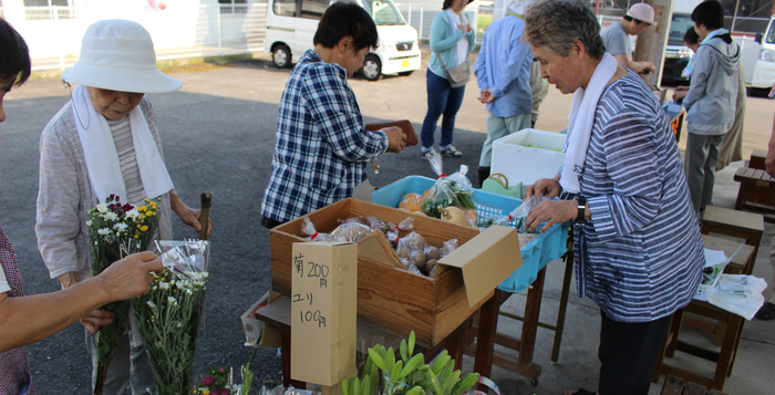 たなか朝市販売風景