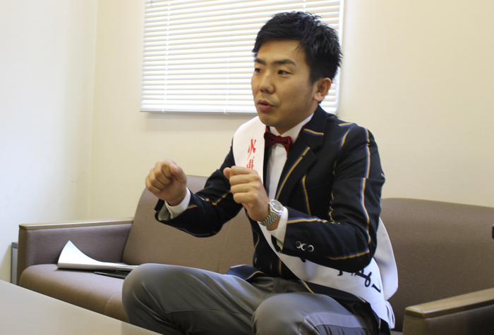 吉本興業所属のお笑い芸人「梶 剛(かじ つよし)」さん