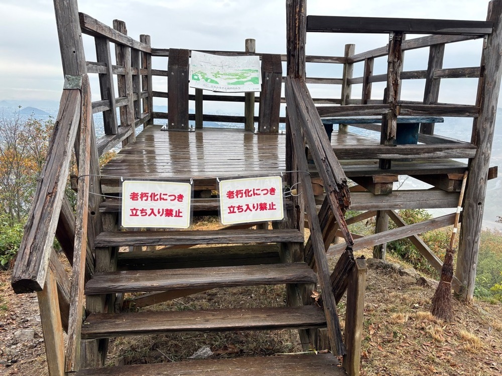 白山展望台 修繕中